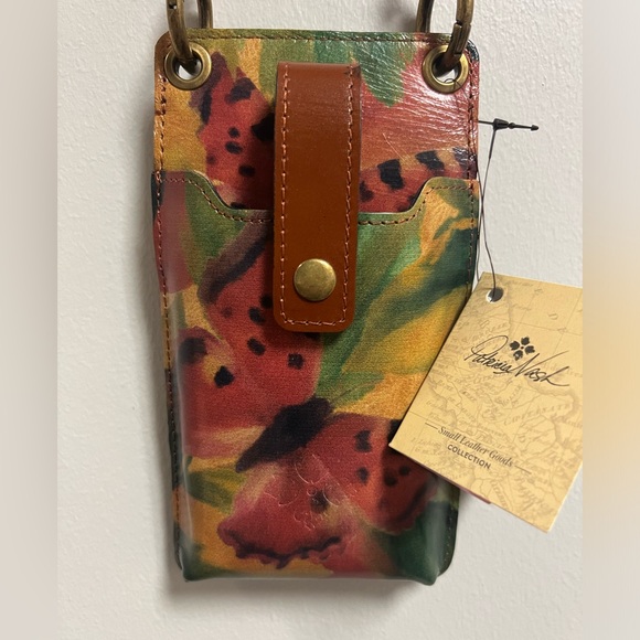 Patricia Nash Handbags - Patricia Nash crossbody wallet with phone holder.
